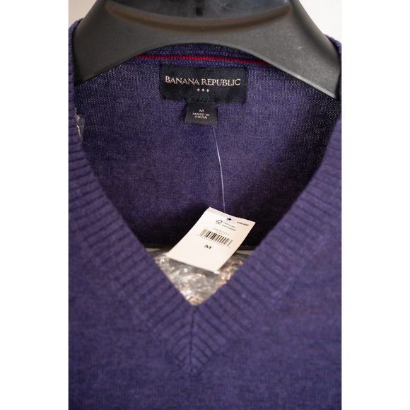 BNWT Banana Republic Men's V Neck Sweater - Picture 3 of 6